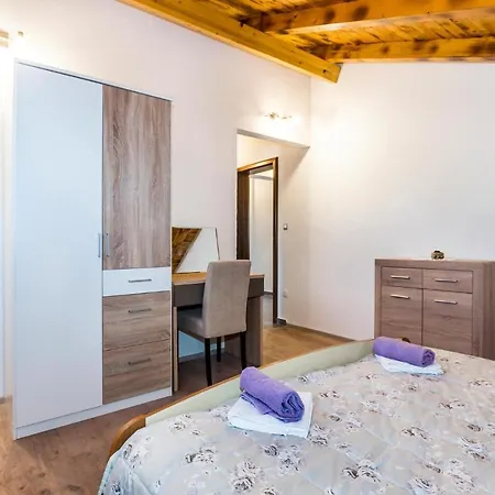 בית נופש Stunning In Unesic