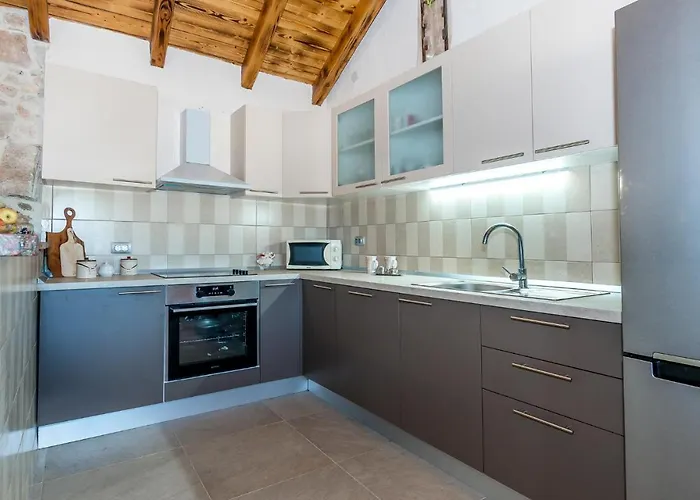 Stunning In Vakantiehuis Unesic