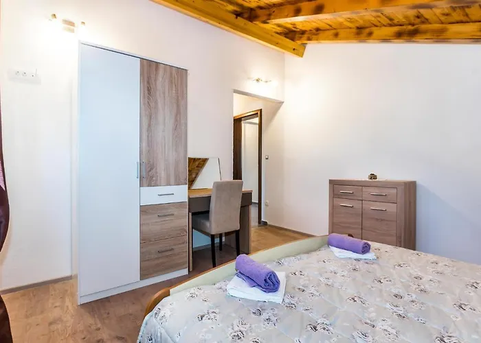 Ferienhaus Stunning In Unesic