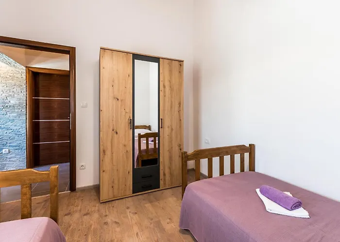 Stunning In Nyaraló Unešić