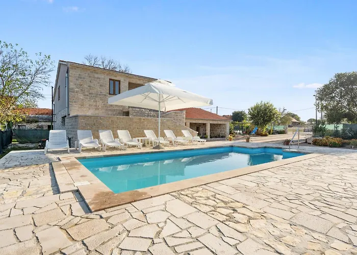 Vakantiehuis Stunning In *